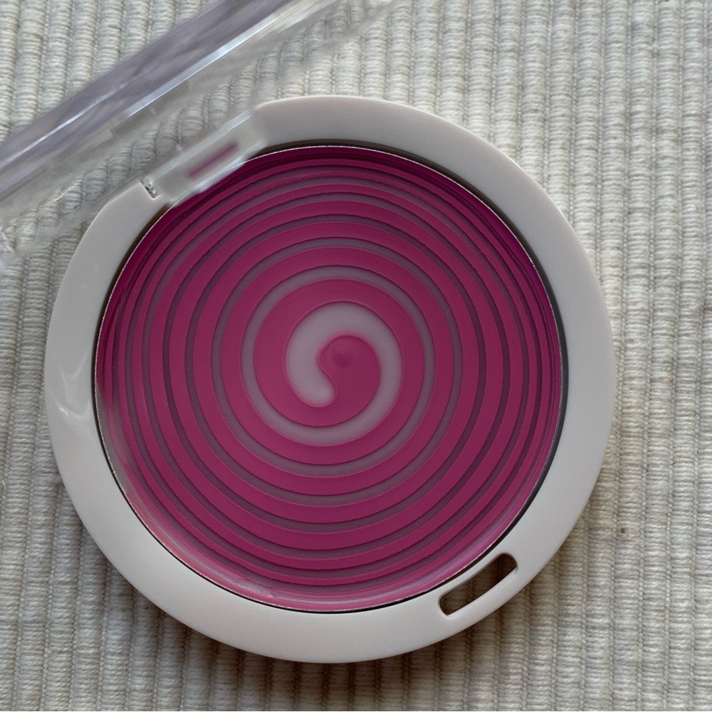 Morphe Huephoric Rush 3-in-1 Silk Blush
Shade:  Energized - lavender - Picture 4 of 11